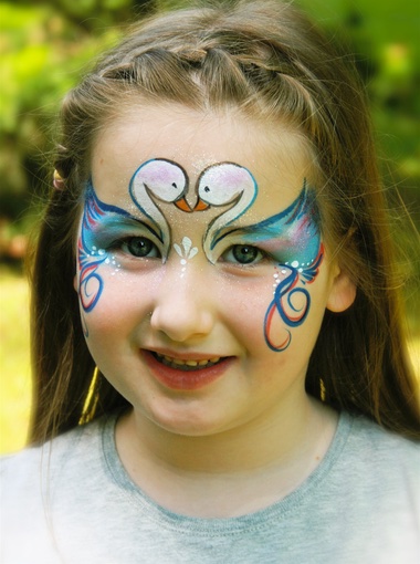 Face painting for weddings with subtle and elegant designs