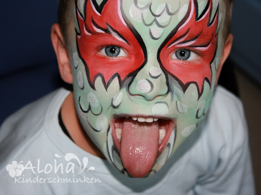 Face painting for boys with bold and creative designs