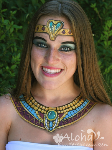 Cleopatra face makeup in Egyptian style